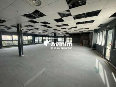 Local 380m² à louer ZA les Jalassières à Eguilles