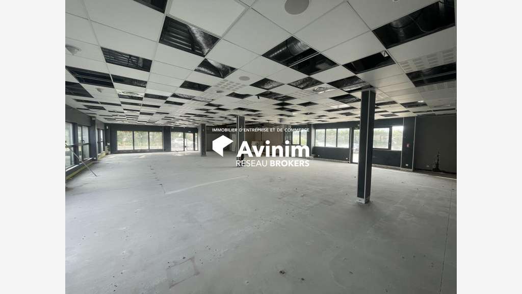 Local 380m² à louer ZA les Jalassières à Eguilles