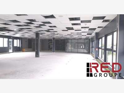Loue local commercial de 385m² en zic à Eguilles