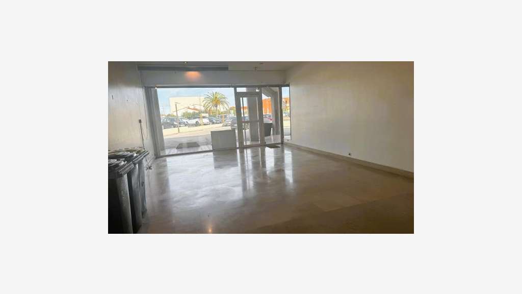 A louer local 50m² dans centre commercial d’Elne