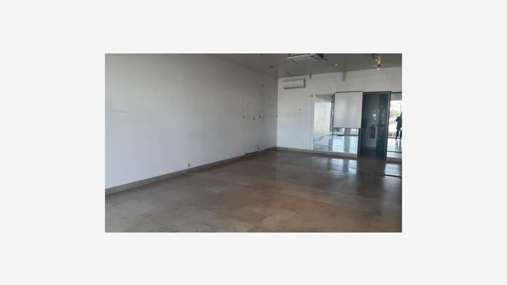 A louer local 50m² dans centre commercial d’Elne