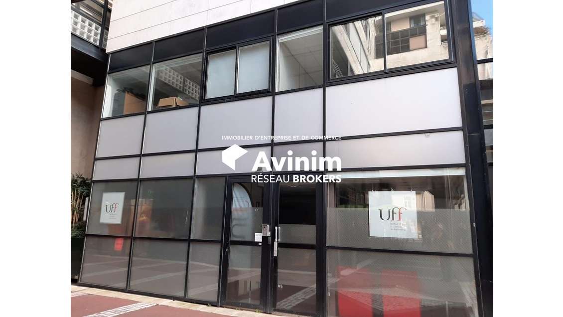 A LOUER LOCAL COMMERCIAL DE 212M2