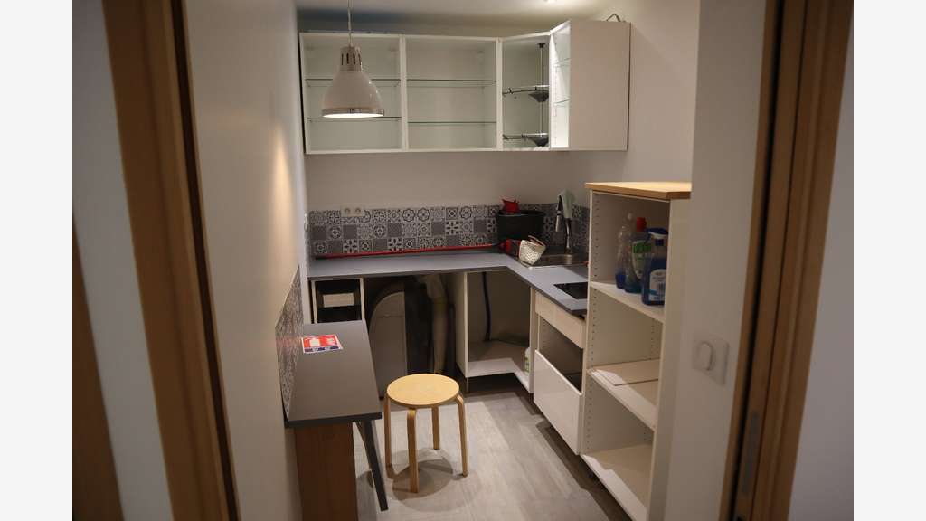 A louer bureau 113m² jardin et parking à Ennery