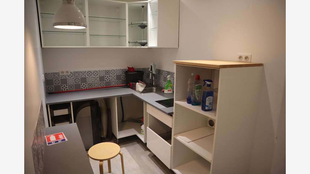 A louer bureau 113m² jardin et parking à Ennery