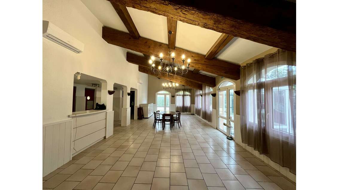 A louer local commercial de 170m² à Entraigues