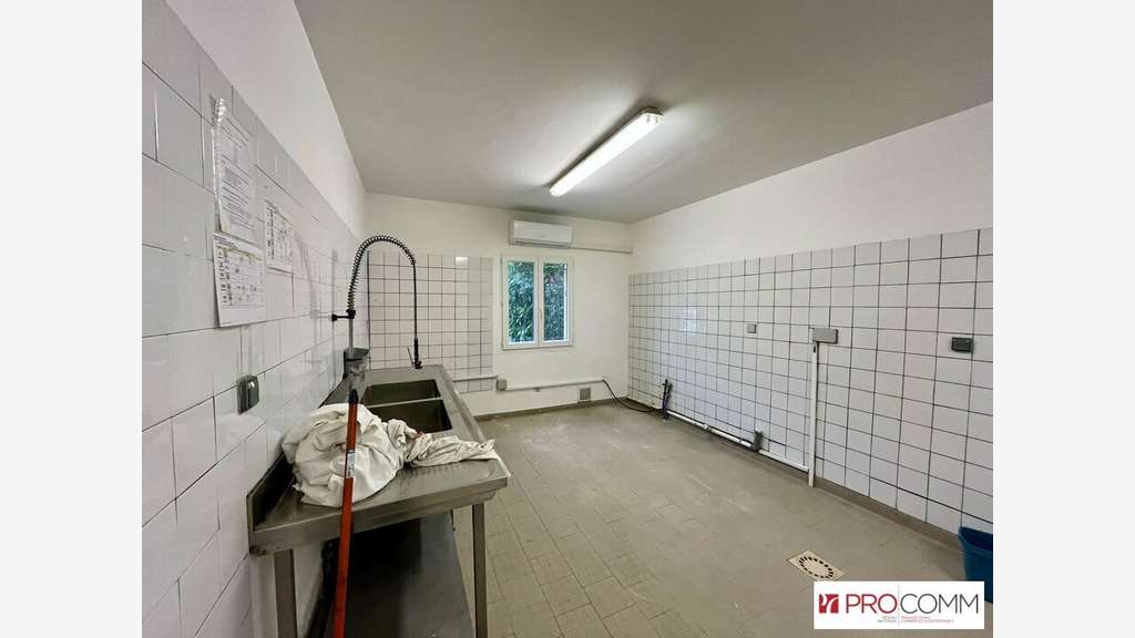A louer local commercial de 170m² à Entraigues