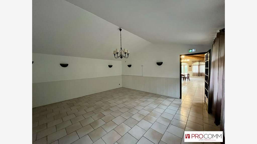 A louer local commercial de 170m² à Entraigues