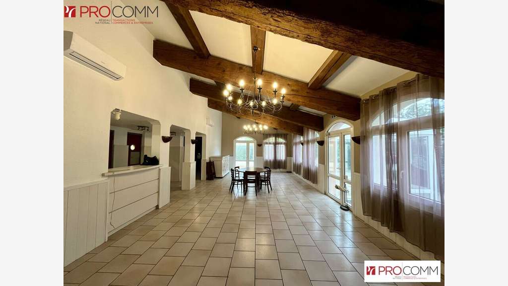 A louer local commercial de 170m² à Entraigues