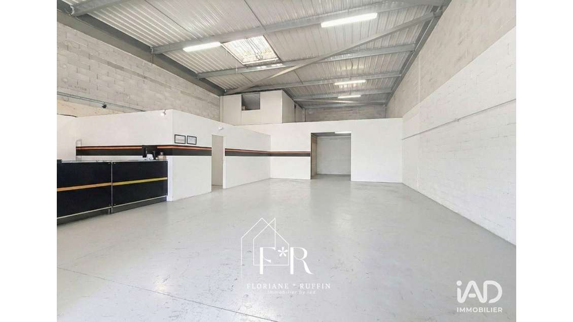 Local commercial à Entraigues-sur-la-Sorgue