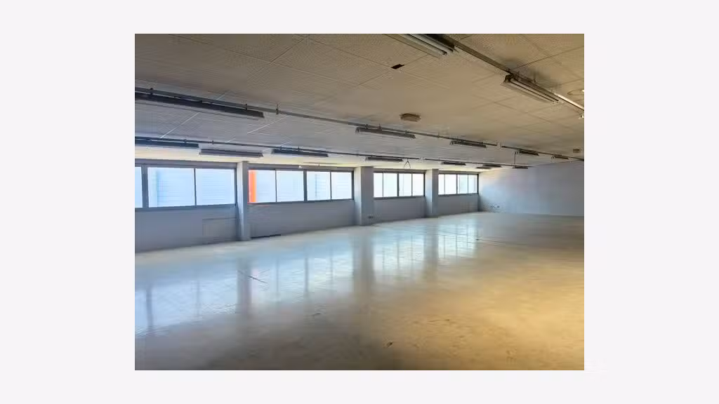 74 - EPAGNY LOCAL COMMERCIAL EN ETAGE