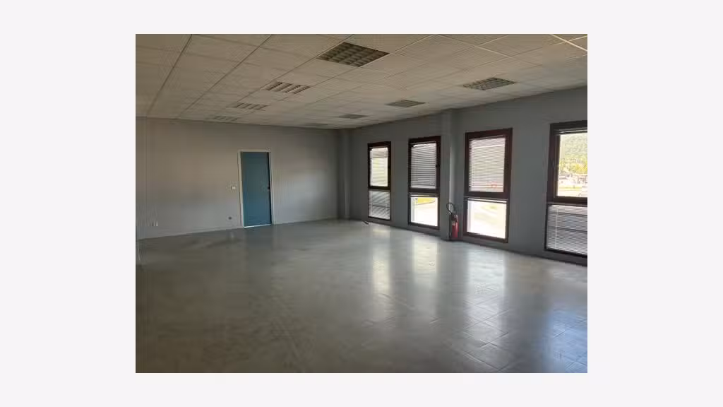 74 - EPAGNY LOCAL COMMERCIAL EN ETAGE
