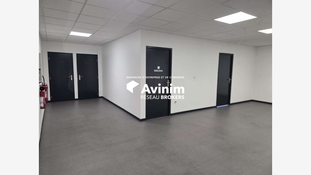 Loue local commercial de 390m² en zc grand Epagny