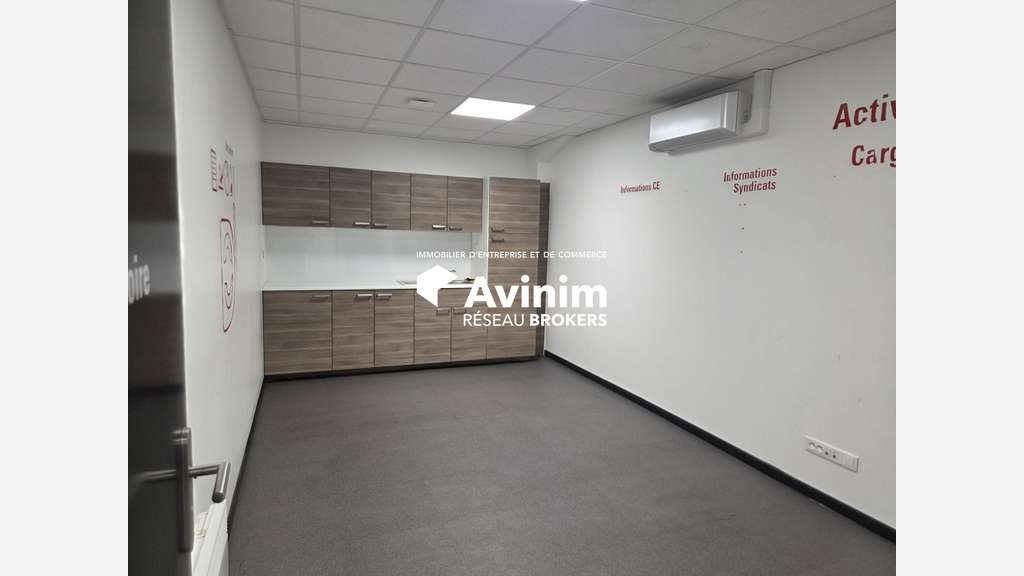 Loue local commercial de 390m² en zc grand Epagny