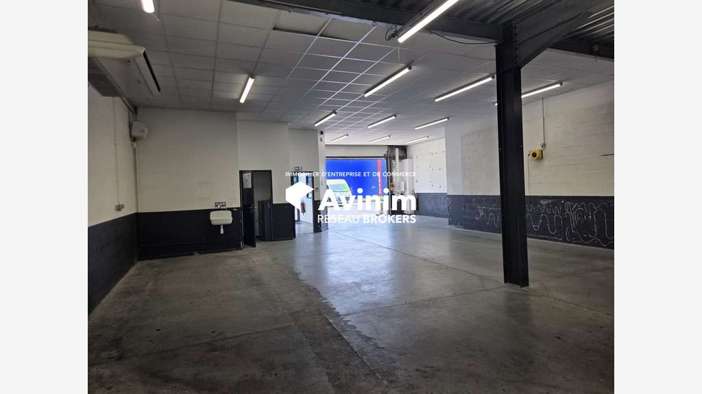 Loue local commercial de 390m² en zc grand Epagny