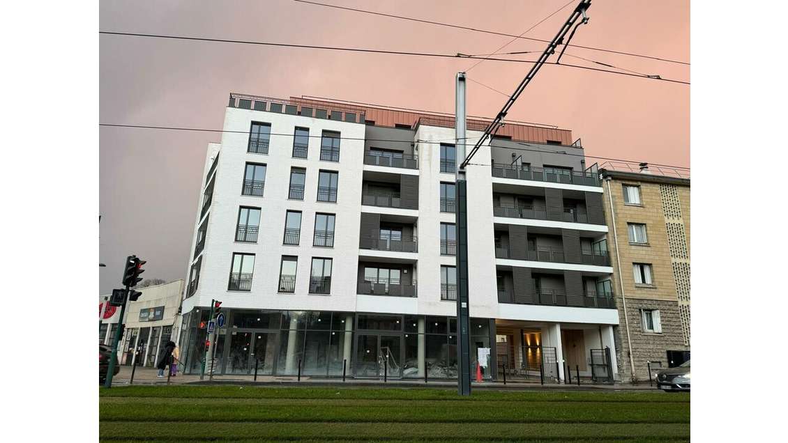 Boutique de 188m² à louer à Epinay-sur-Seine