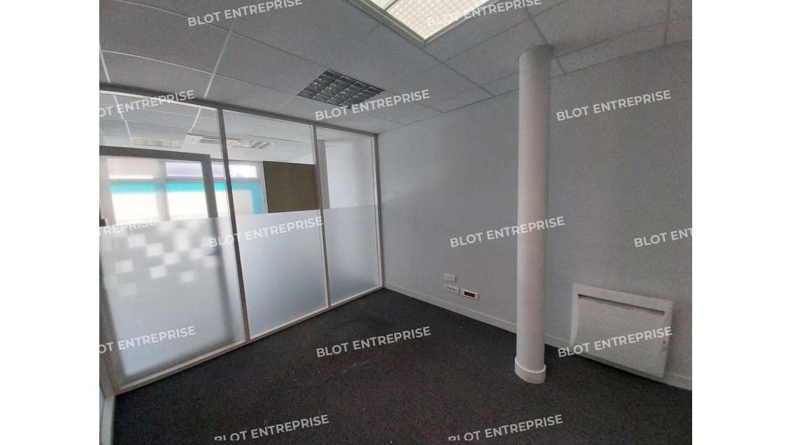 A louer local commercial 90m² à Ergué-Gabéric
