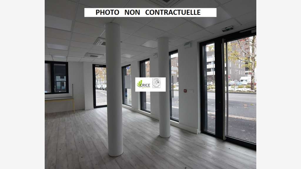 A louer local 200m² en galerie marchande 17