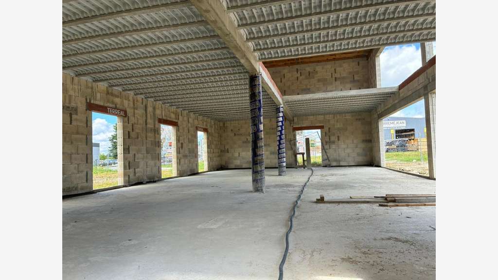 Local commercial 250m² modulable à louer Estillac 