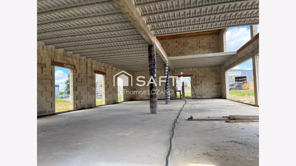 Local commercial 250m² modulable à louer Estillac 
