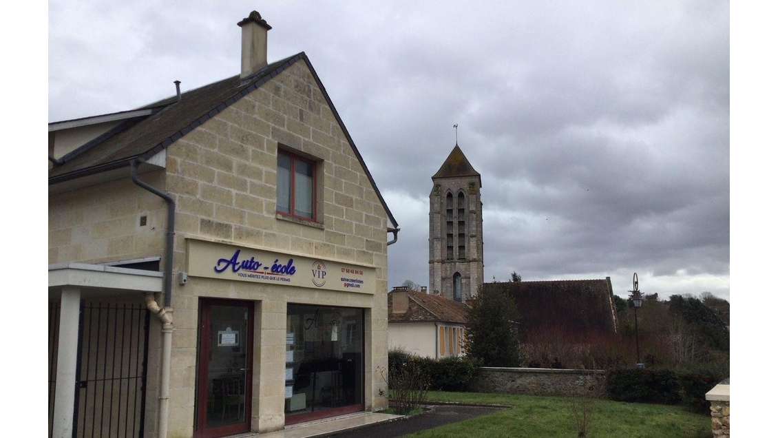 Location local commercial 90m² empl N°1 à Étiolles