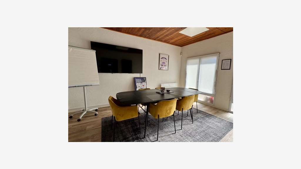 Loue local libre 81m² en centre ville Marcoussis