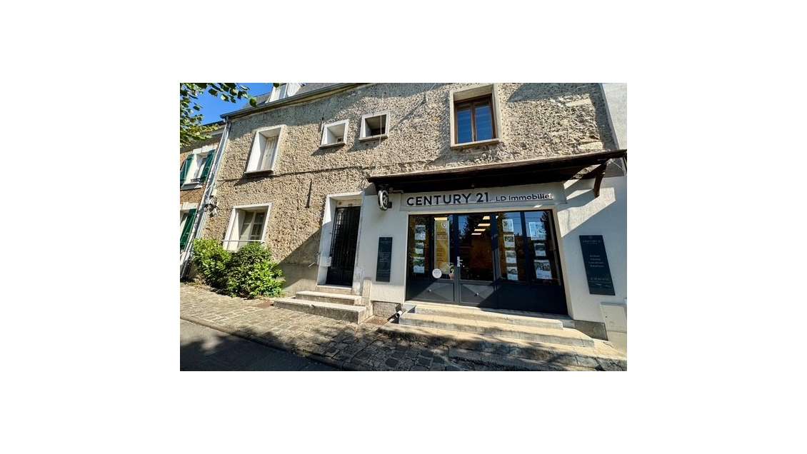 Loue local libre 81m² en centre ville Marcoussis