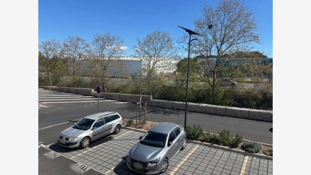 Local commercial neuf 74m² à louer à Fabrègues 