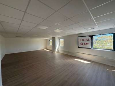 Local commercial neuf 74m² à louer à Fabrègues