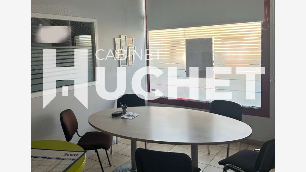Local commercial 166 m² – Centre-ville de Falaise