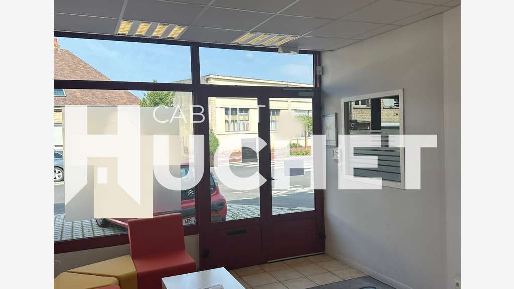 Local commercial 166 m² – Centre-ville de Falaise