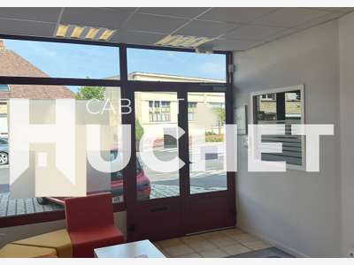 Local commercial 166 m² – Centre-ville de Falaise