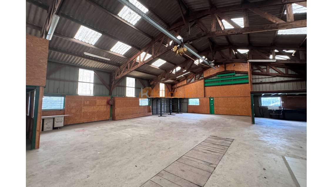 A louer local artisanal 300m² terrain clos Fécamp