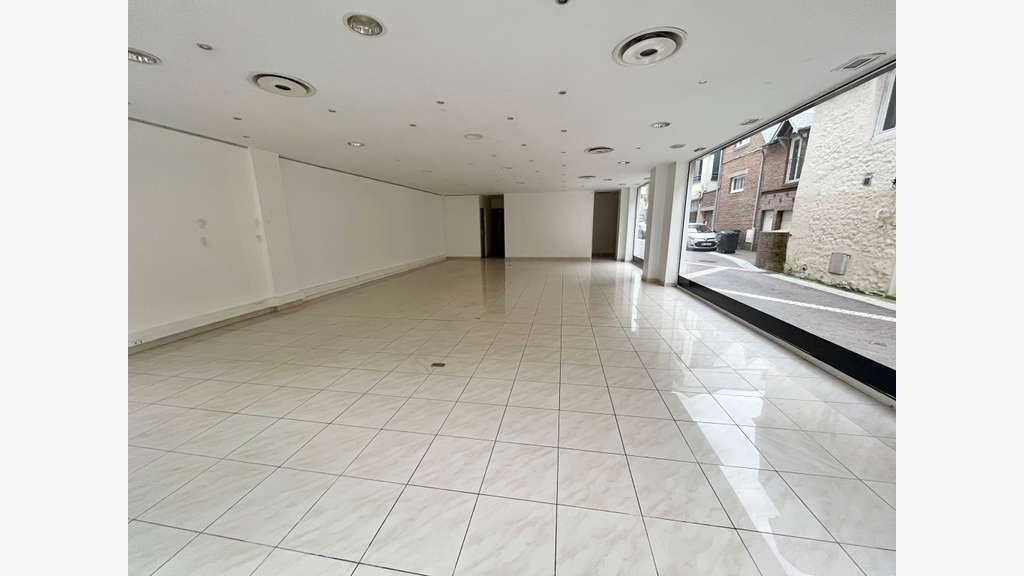A louer local 150m² hyper centre ville Fécamp