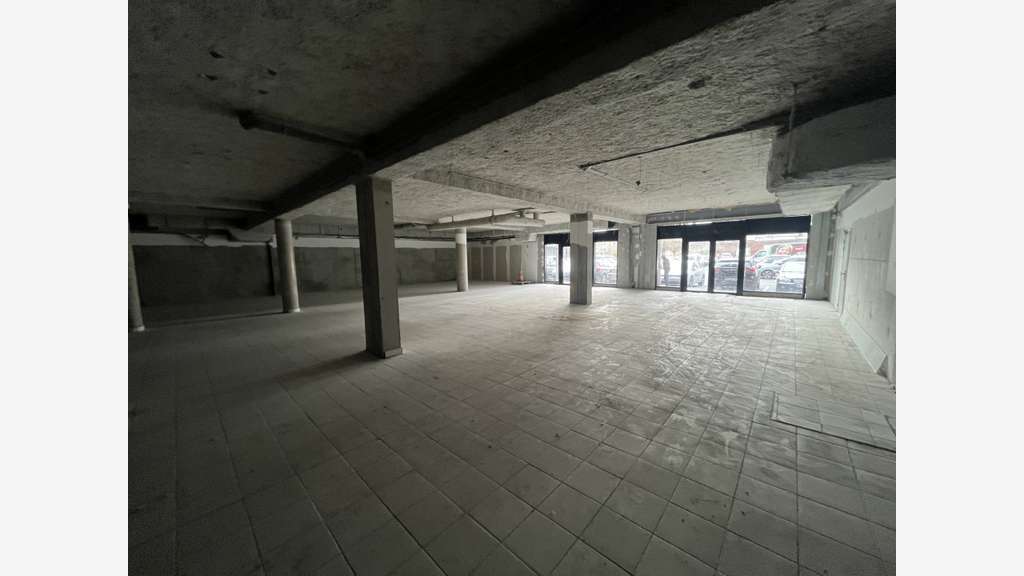 A louer local 976m² hyper centre ville Fécamp