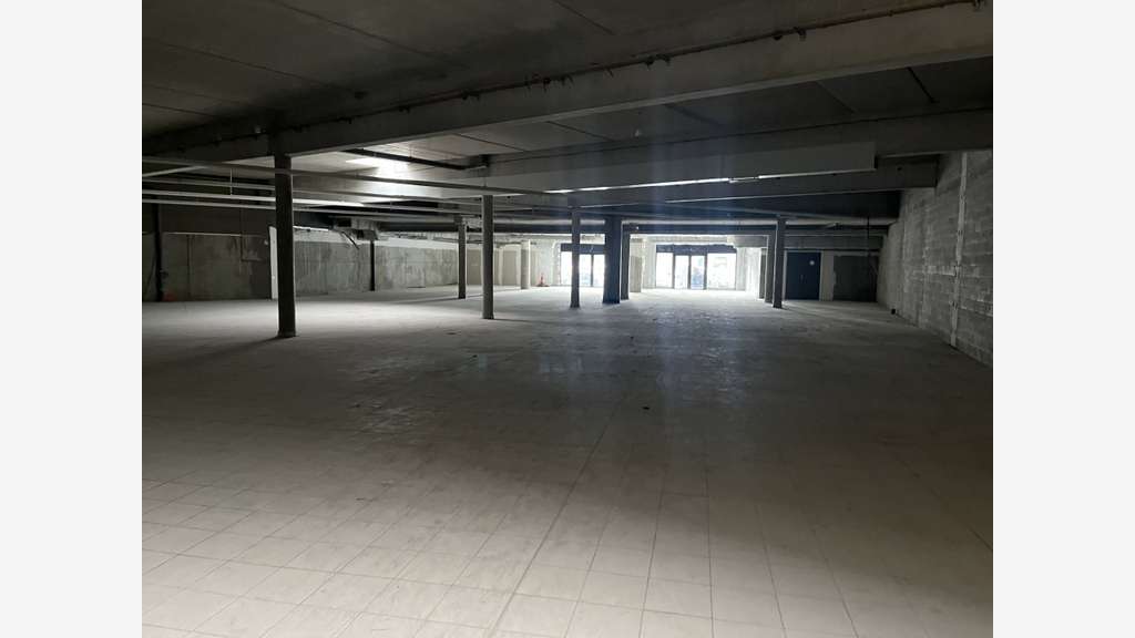 A louer local 976m² hyper centre ville Fécamp