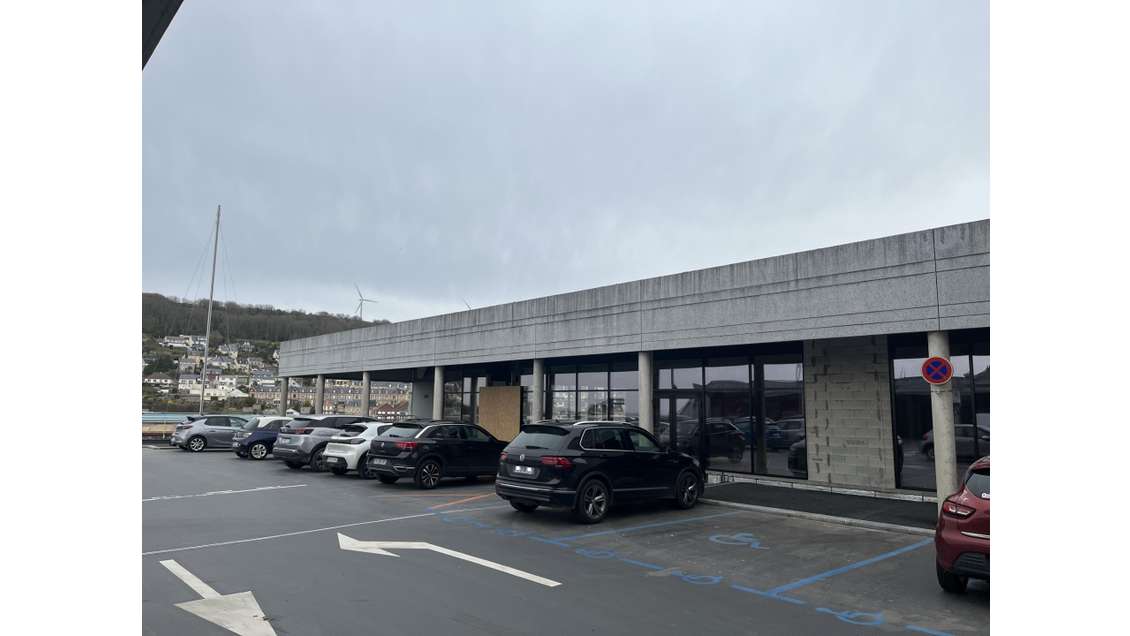 A louer local 976m² hyper centre ville Fécamp