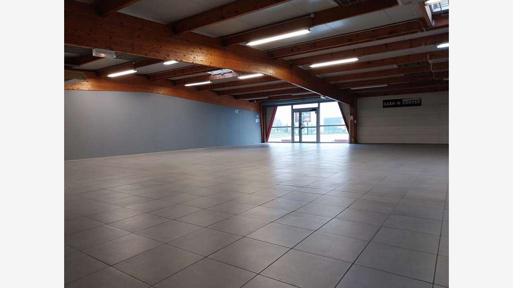 Location local commercial 550m² sortie de Fécamp