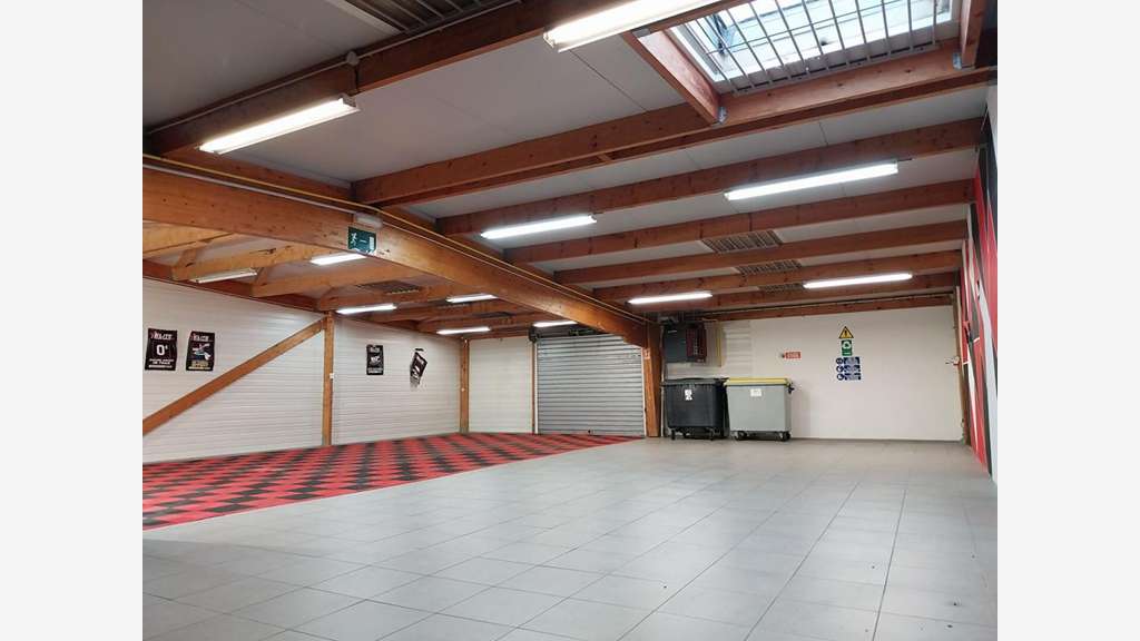 Location local commercial 550m² sortie de Fécamp