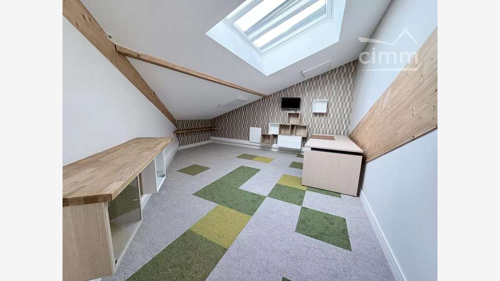 Bureaux lumineux 176m² en centre-ville à Feurs