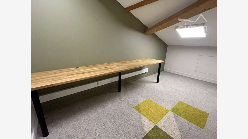 Bureaux lumineux 176m² en centre-ville à Feurs