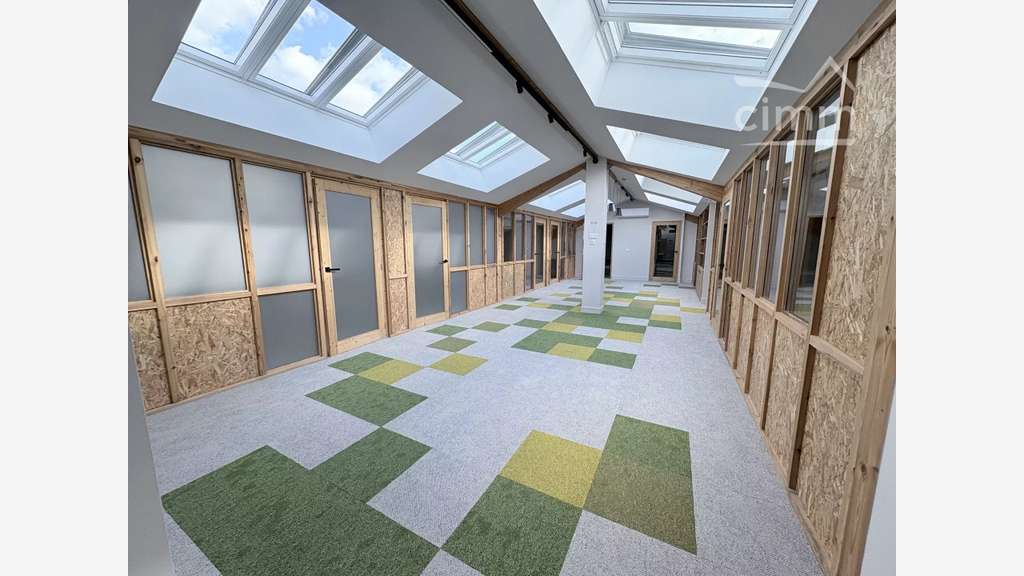 Bureaux lumineux 176m² en centre-ville à Feurs
