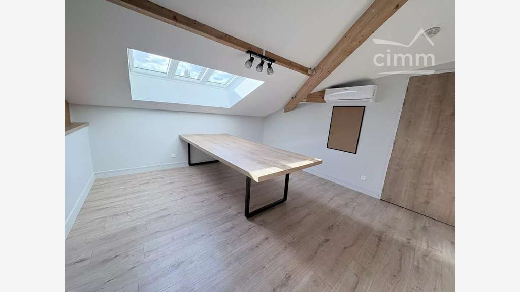 Bureaux lumineux 176m² en centre-ville à Feurs