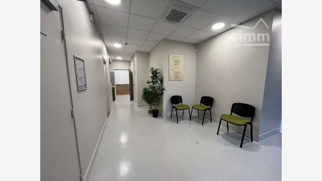 Loue 2 bureaux 27m² prêts à l’emploi centre Feurs