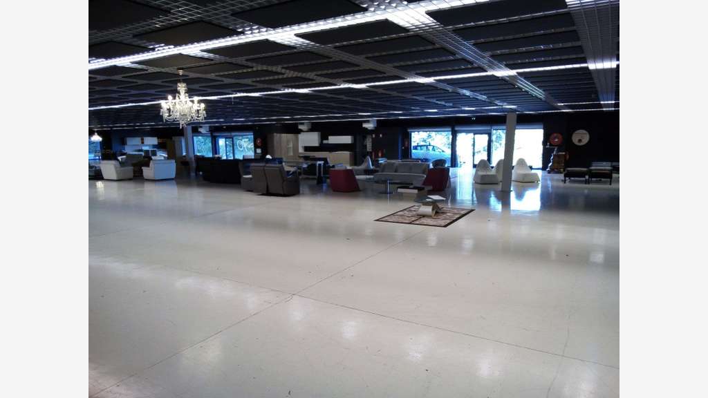 A louer grand local commercial 1300m² Zone Limoges