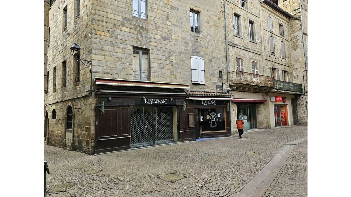 Location immeuble de locaux commerciaux à Figeac