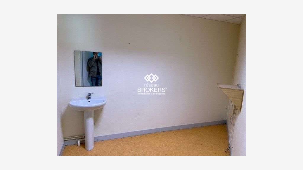 A louer local commercial 330m² ZA Grands Champs
