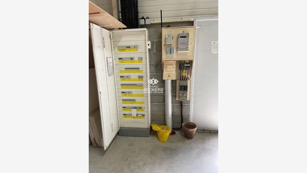 A louer local commercial 330m² ZA Grands Champs