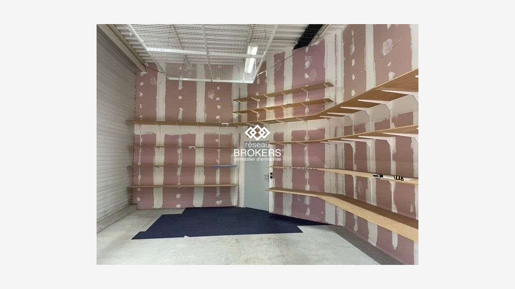 A louer local commercial 330m² ZA Grands Champs