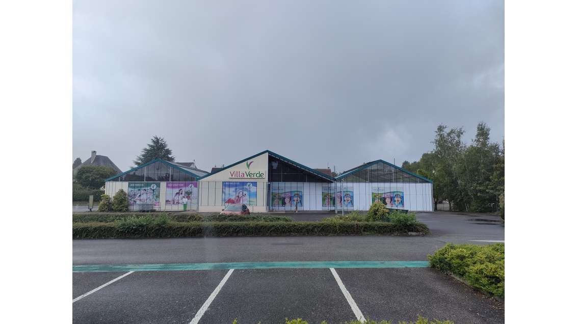 Location local commercial de 2535m² en zc à Flers