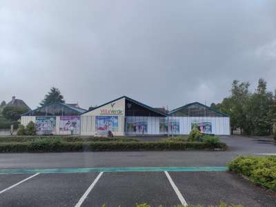 Location local commercial de 2535m² en zc à Flers